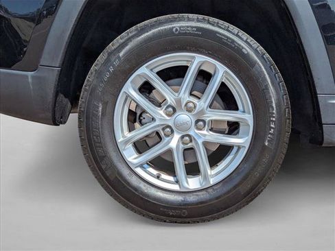 Used 2023 Jeep Grand Cherokee Laredo AWD/4WD image 24
