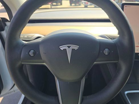 Used 2022 Tesla Model Y Long Range AWD/4WD image 22