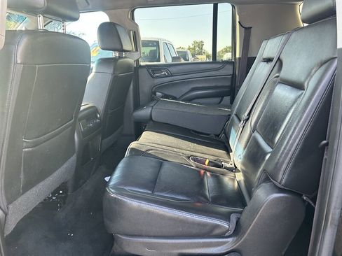 Used 2017 Chevrolet Suburban LT image 17
