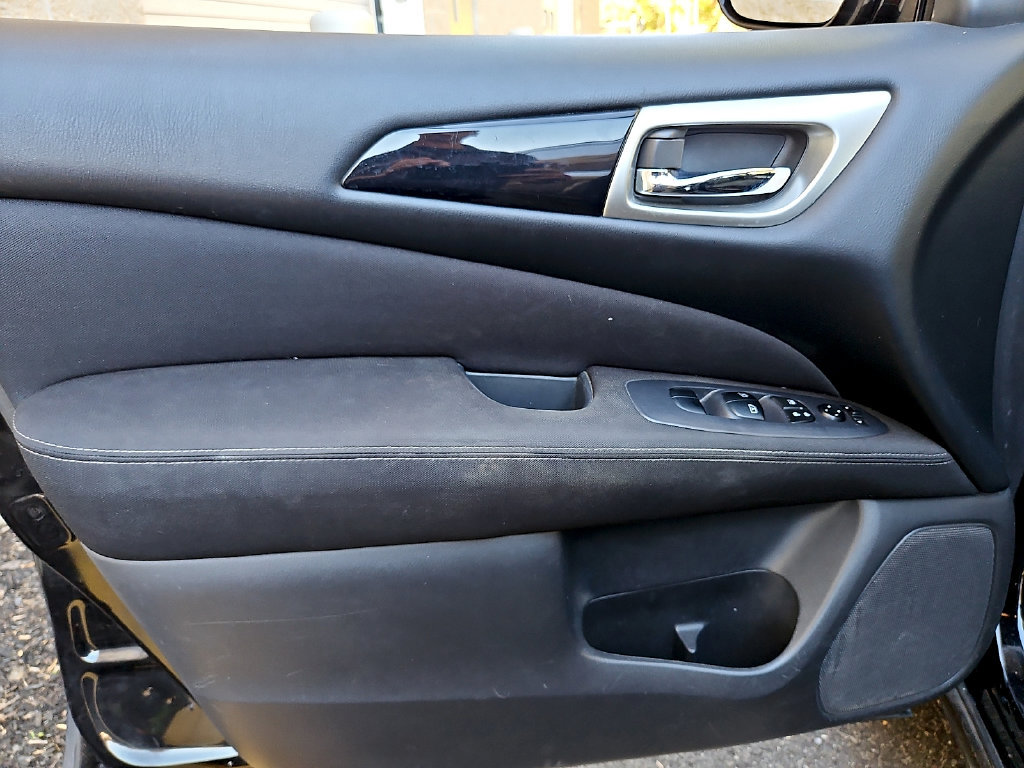 Used 2017 Nissan Pathfinder SV AWD/4WD image 12