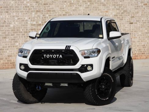 Used 2021 Toyota Tacoma SR5 RWD image 4