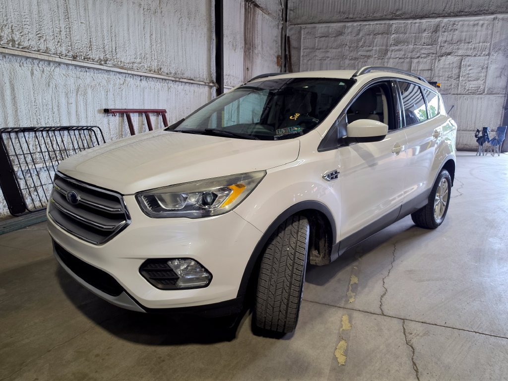 Used 2017 Ford Escape SE w/ Equipment Group 201A AWD/4WD image 1