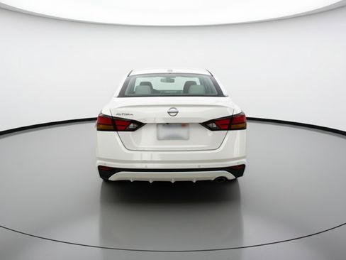 Used 2025 Nissan Altima 2.5 SV FWD image 7