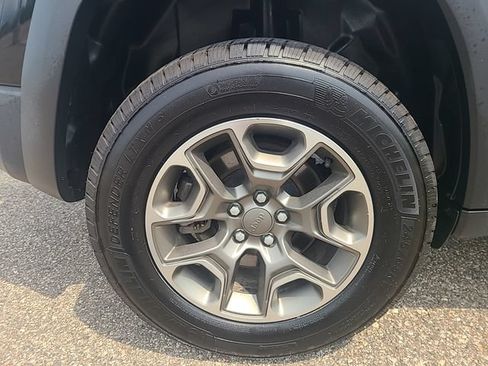 Used 2020 Jeep Cherokee Trailhawk w/ Cold Weather Group AWD/4WD image 30