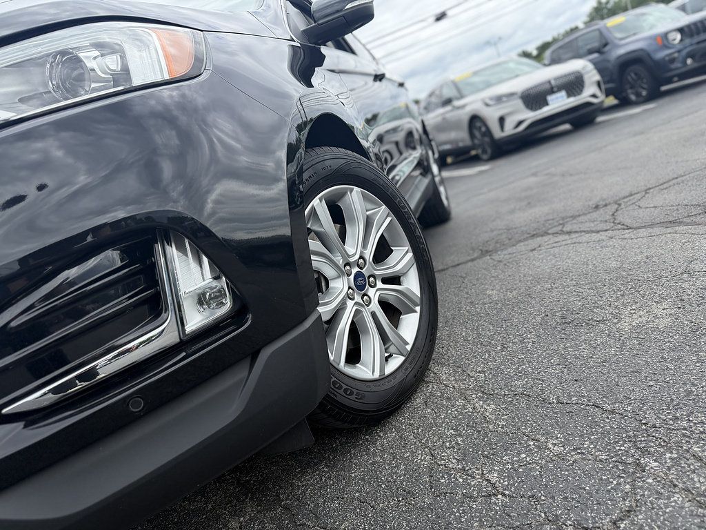 Certified 2022 Ford Edge Titanium AWD/4WD image 3