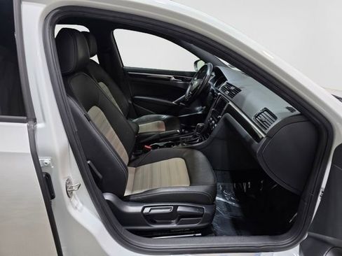 Used 2018 Volkswagen Passat 3.6 FWD image 34