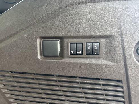 Used 2021 GMC Yukon Denali w/ Denali Premium Package image 23