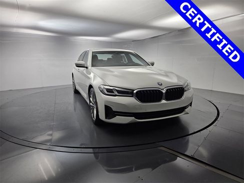 Certified 2023 BMW 530e w/ Premium Package image 3