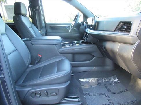Used 2025 Chevrolet Tahoe Z71 AWD/4WD image 10