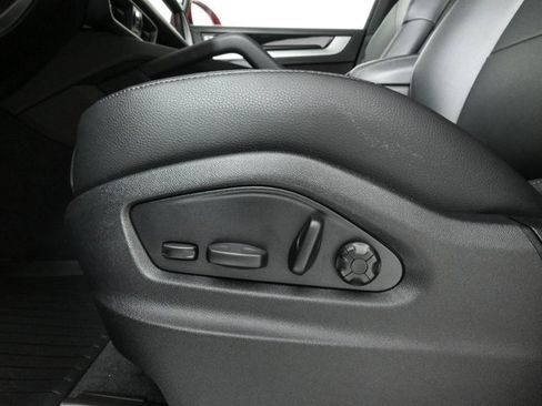 Used 2025 Porsche Cayenne image 10