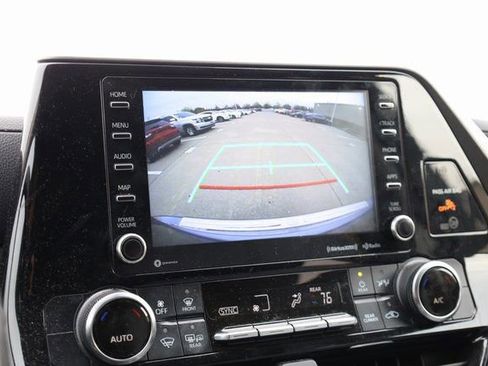 Used 2022 Toyota Highlander LE image 18