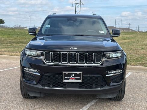 Used 2023 Jeep Grand Cherokee Limited w/ Luxury Tech Group II image 3