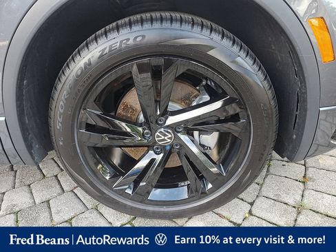Used 2023 Volkswagen Tiguan SE R-Line FWD image 11