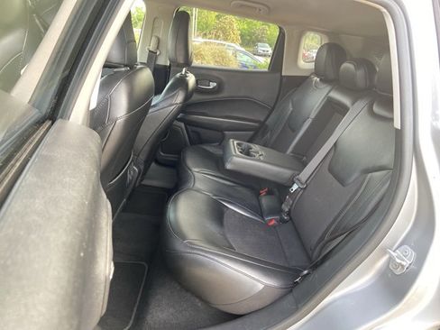 Used 2019 Jeep Compass Latitude FWD image 20