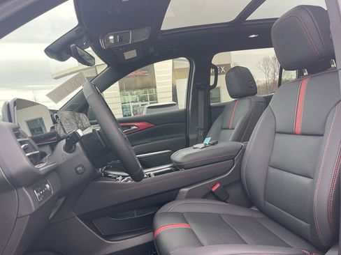 Used 2024 Chevrolet Traverse RS w/ LPO, Floor Liner Package image 10