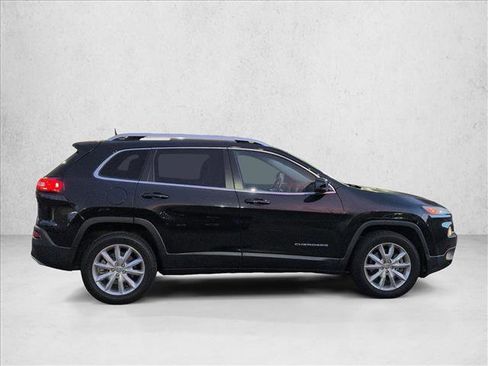 Used 2016 Jeep Cherokee Limited image 4