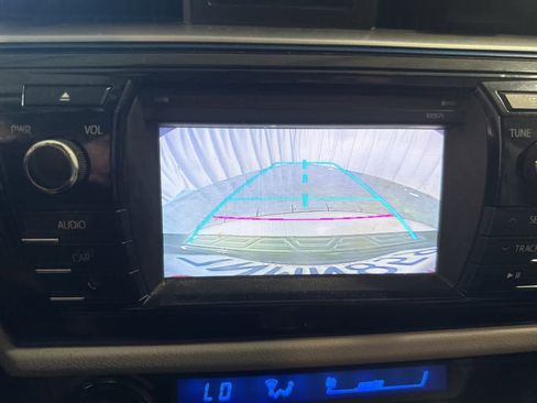 Used 2016 Toyota Corolla LE image 19