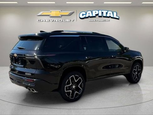 Used 2025 Chevrolet Traverse High Country FWD image 5
