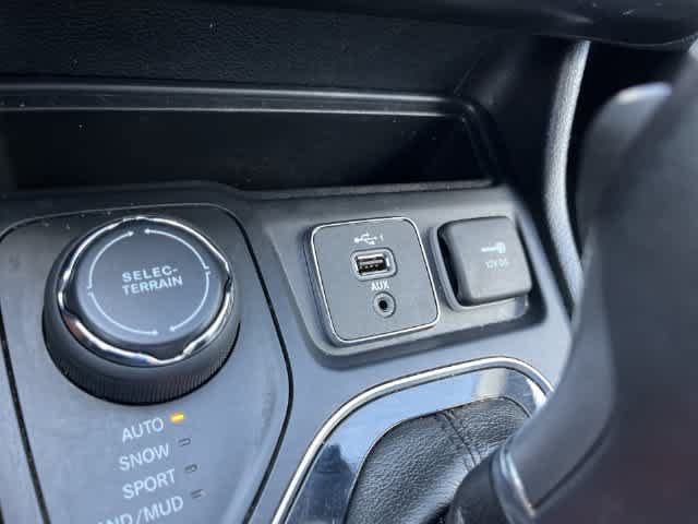 Certified 2019 Jeep Cherokee Limited AWD/4WD image 26