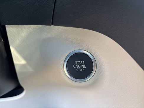 Certified 2023 Volvo XC40 B5 Plus w/ Driver Assist Package image 21