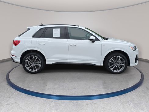 Used 2025 Audi Q3 2.0T Premium w/ Convenience Package AWD/4WD image 4