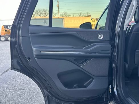 New 2025 Lincoln Navigator Reserve AWD/4WD image 17