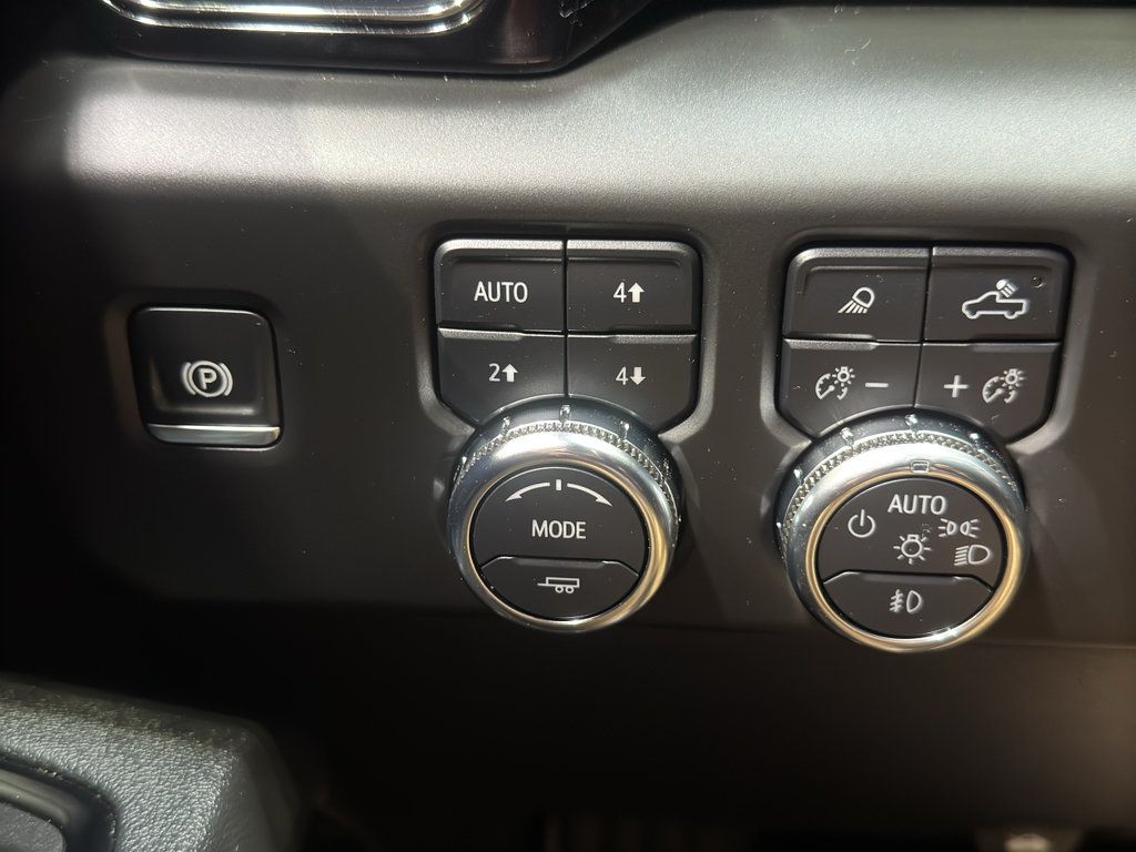 Used 2025 GMC Sierra 1500 AT4 w/ AT4 Premium Package AWD/4WD image 40