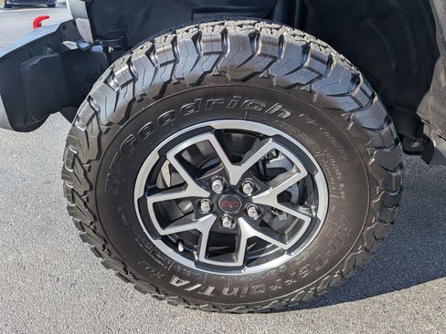 Used 2025 Jeep Wrangler Unlimited Rubicon AWD/4WD image 10