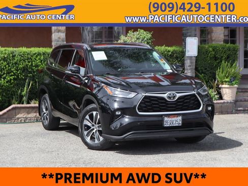 Used 2021 Toyota Highlander XLE AWD/4WD image 1