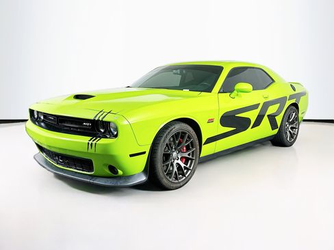 Used 2015 Dodge Challenger SRT w/ Technology Group image 3