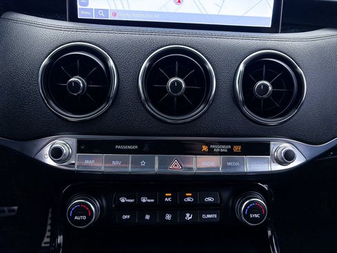 Certified 2023 Kia Stinger GT-Line RWD image 23