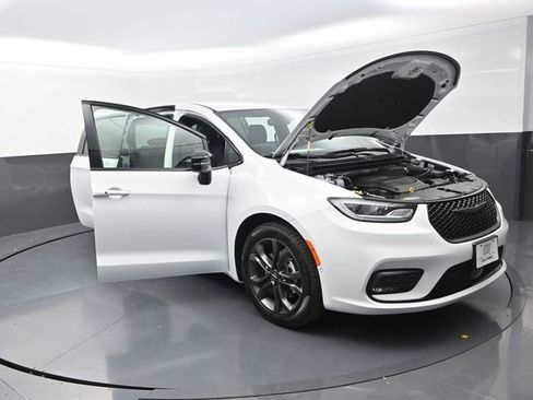 New 2026 Chrysler Pacifica Select image 26
