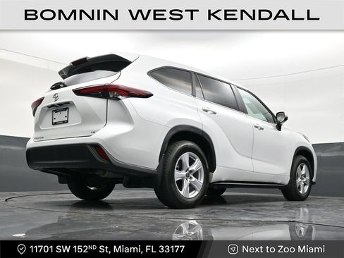 Used 2025 Toyota Highlander LE image 24