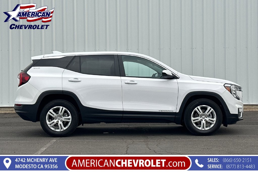 Used 2024 GMC Terrain SLE FWD image 3