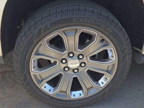 Used 2015 GMC Yukon XL Denali w/ Premium Package AWD/4WD image 5