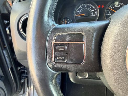Used 2015 Jeep Patriot High Altitude AWD/4WD image 13