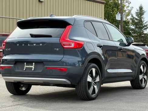Used 2021 Volvo XC40 T5 Momentum w/ Premium Package image 6