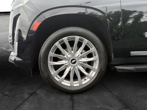 Used 2021 Cadillac Escalade Premium Luxury w/ LPO, Illumination Package AWD/4WD image 14