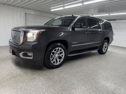 Used 2017 GMC Yukon XL Denali w/ Open Road Package AWD/4WD image 4