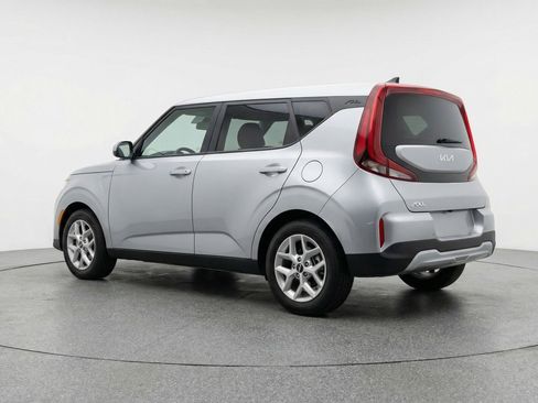 Used 2025 Kia Soul LX w/ LX Technology Package FWD image 6