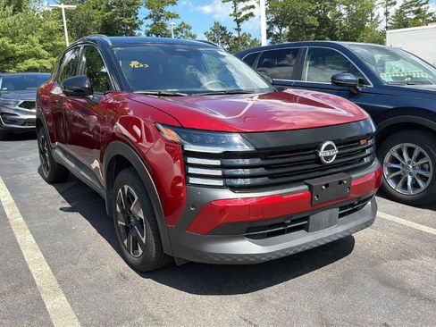 Used 2025 Nissan Kicks SR AWD/4WD image 1