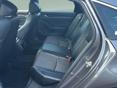 Used 2018 Honda Accord Sport image 10