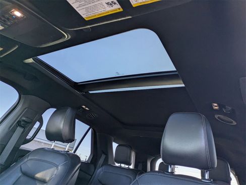 Used 2020 Ford Explorer XLT w/ Equipment Group 202A image 16