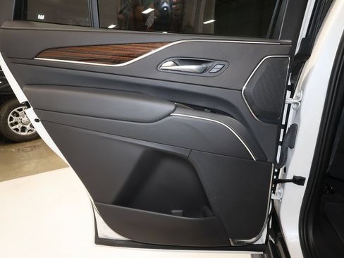Used 2023 Cadillac Escalade Luxury AWD/4WD image 22