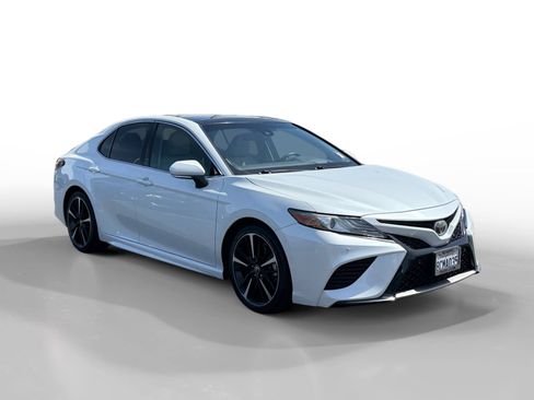 Used 2018 Toyota Camry XSE FWD image 7