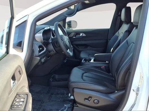 New 2026 Chrysler Pacifica Select FWD image 9