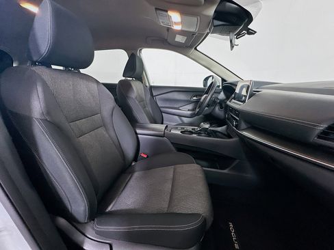 Used 2025 Nissan Rogue SV image 30