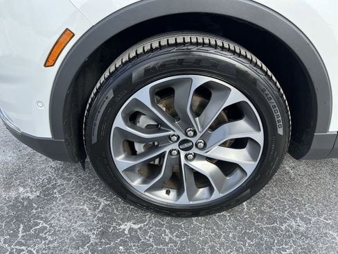 Used 2022 Lincoln Nautilus Reserve w/ Equipment Group 201A image 8