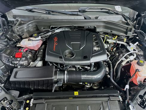 Used 2023 Alfa Romeo Stelvio Sprint image 36