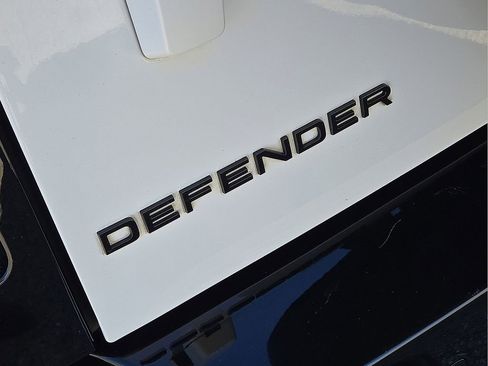 Used 2024 Land Rover Defender 110 X-Dynamic SE image 13